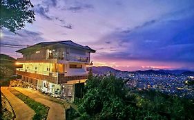 Wanay's Rocky Mountain Homestay